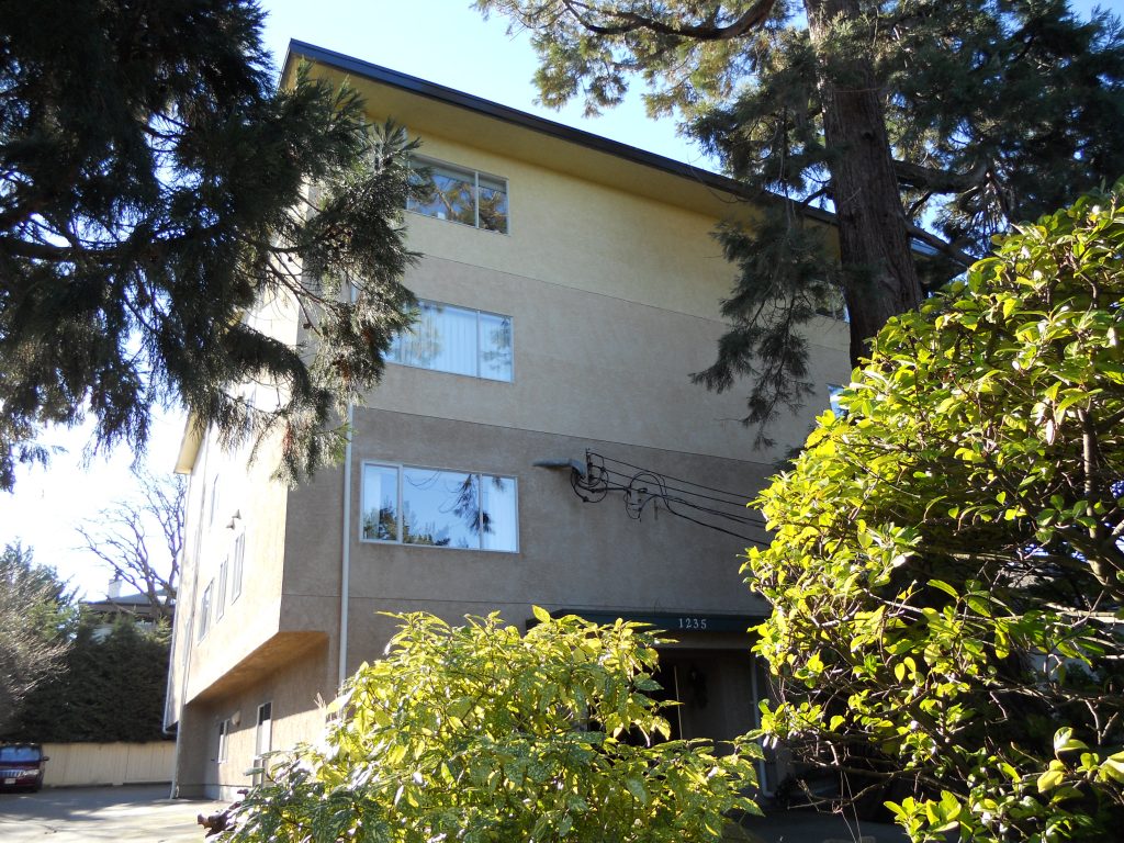 Spring Ridge Apartments
1235 Balmoral Road, Victoria, BC
Rental Apartment / 23 Suites
SOLD: $1,900,000 (2015)