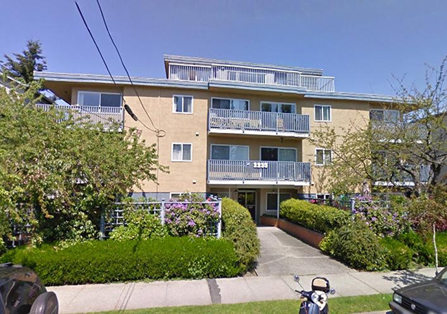 West 6th Avenue
Vancouver, BC
Rental Apartment / 20 Suites
SOLD: $7,500,000 (2015)