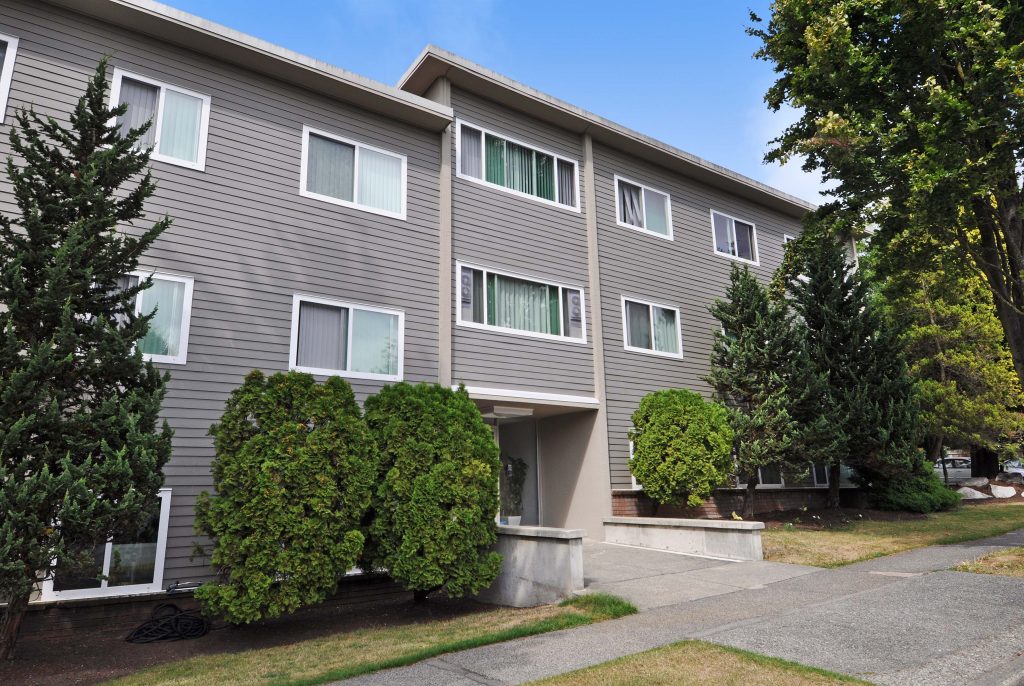 Impala Apartments
8735 Selkirk St, Vancouver, BC
22 Suite Rental Apartment Building | 13,000 SF Site
Nearby Marine Drive Canada Line Transit Station
Status: Sold (April 2021)