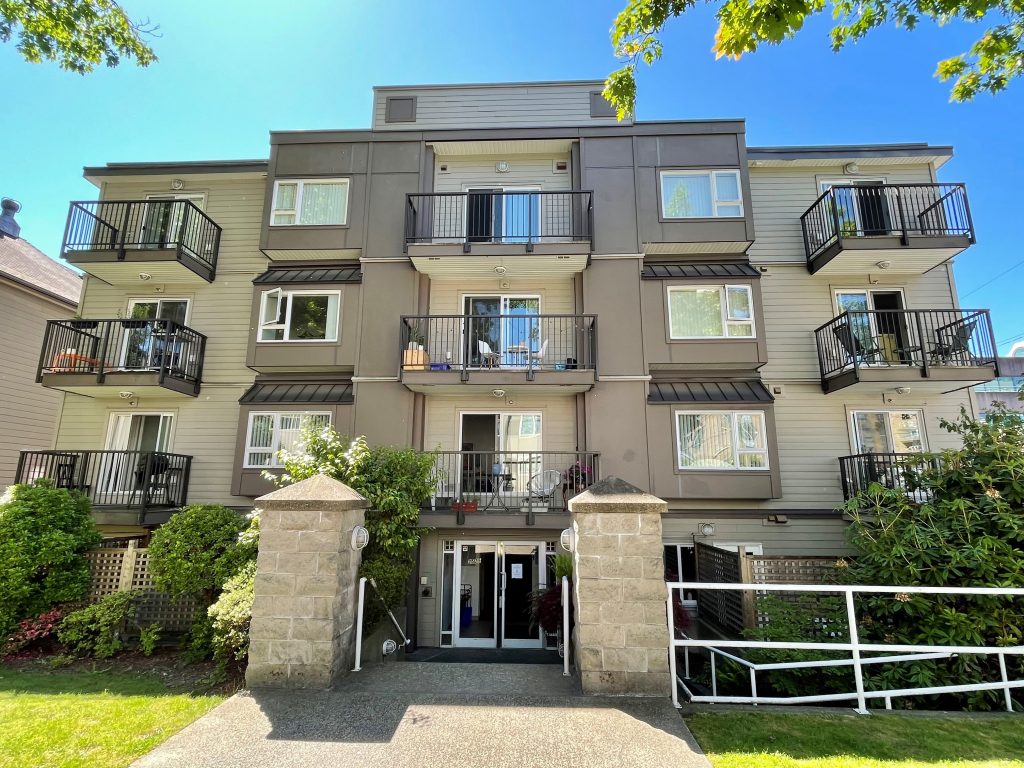2525 Birch Street, Vancouver, BC
Apartment Building | 17 Suites
Steps to Granville and Broadway corridor

SOLD (March 2022)