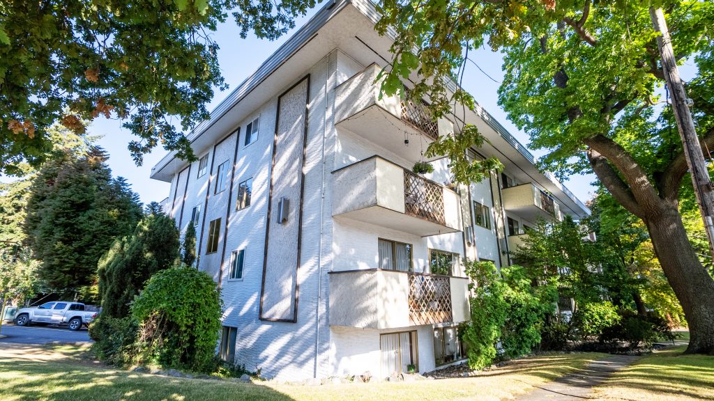 1410 Elford Street, Victoria, BC
Apartment Building | 25 Suites
Only minutes from Downtown Victoria

Status: Sold (December 2021)