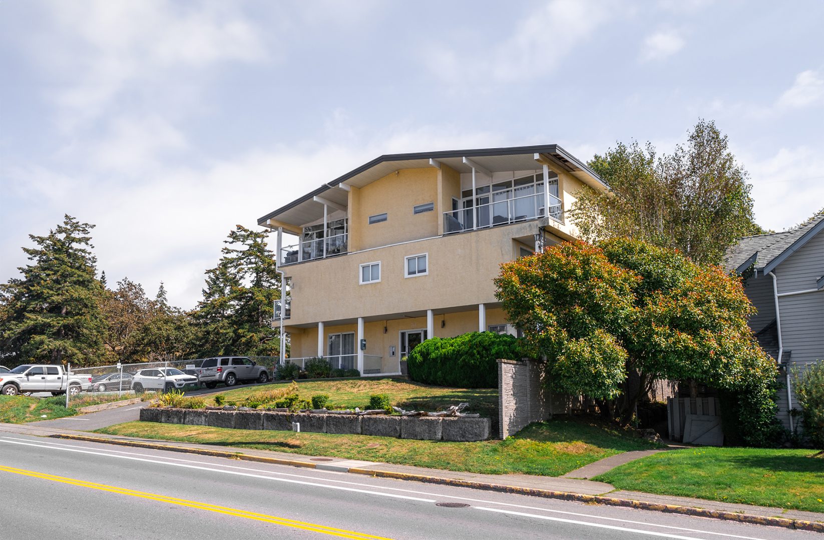 Pacific Villa Apartments

741 Admirals Road, Esquimalt BC

Cash Flowing Rental Apartment Building

Centrally Located in Greater Victoria in the Township of Esquimalt

List Price: $3,650,000